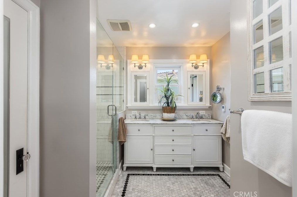 3615 Lime Ave, Long Beach CA  90807-4143 exterior