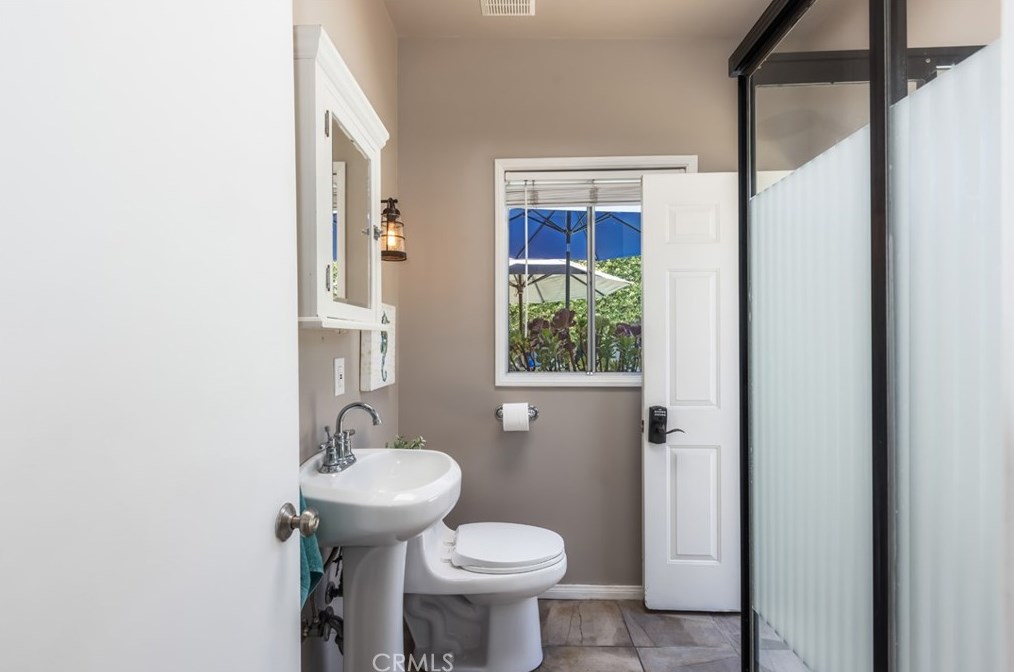 3615 Lime Ave, Long Beach CA  90807-4143 exterior