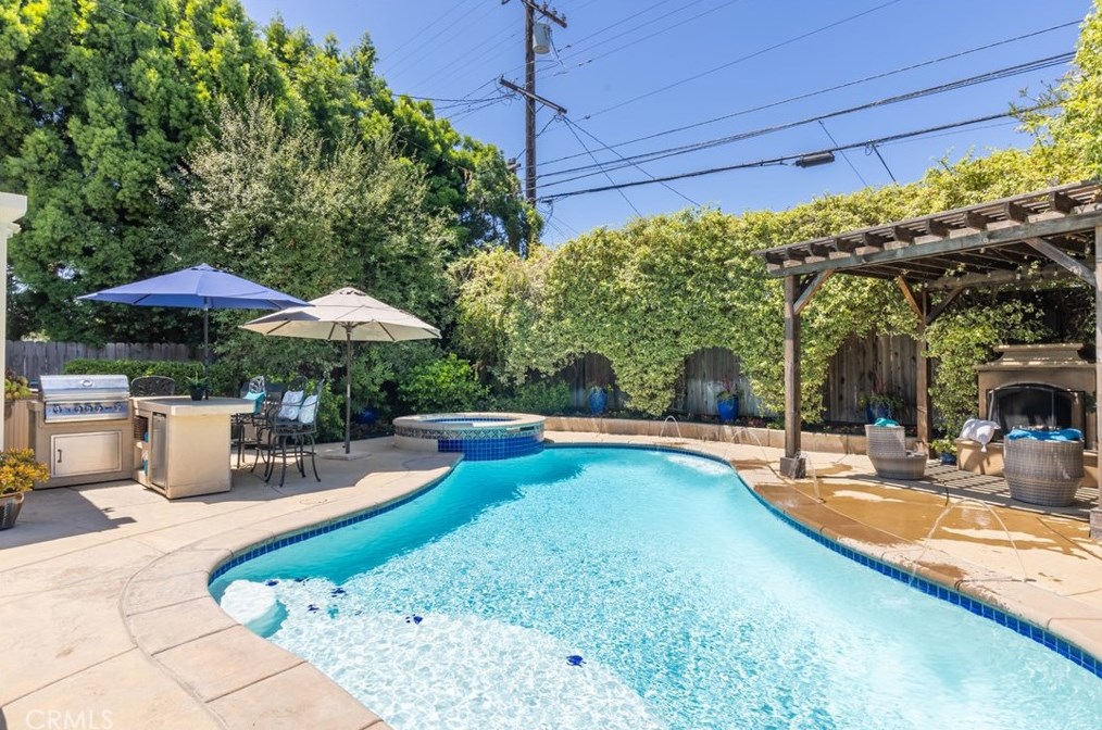 3615 Lime Ave, Long Beach CA  90807-4143 exterior