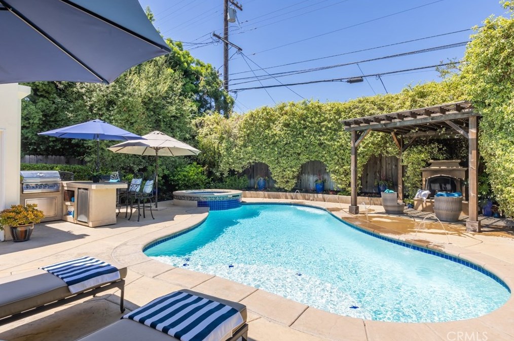 3615 Lime Ave, Long Beach CA  90807-4143 exterior