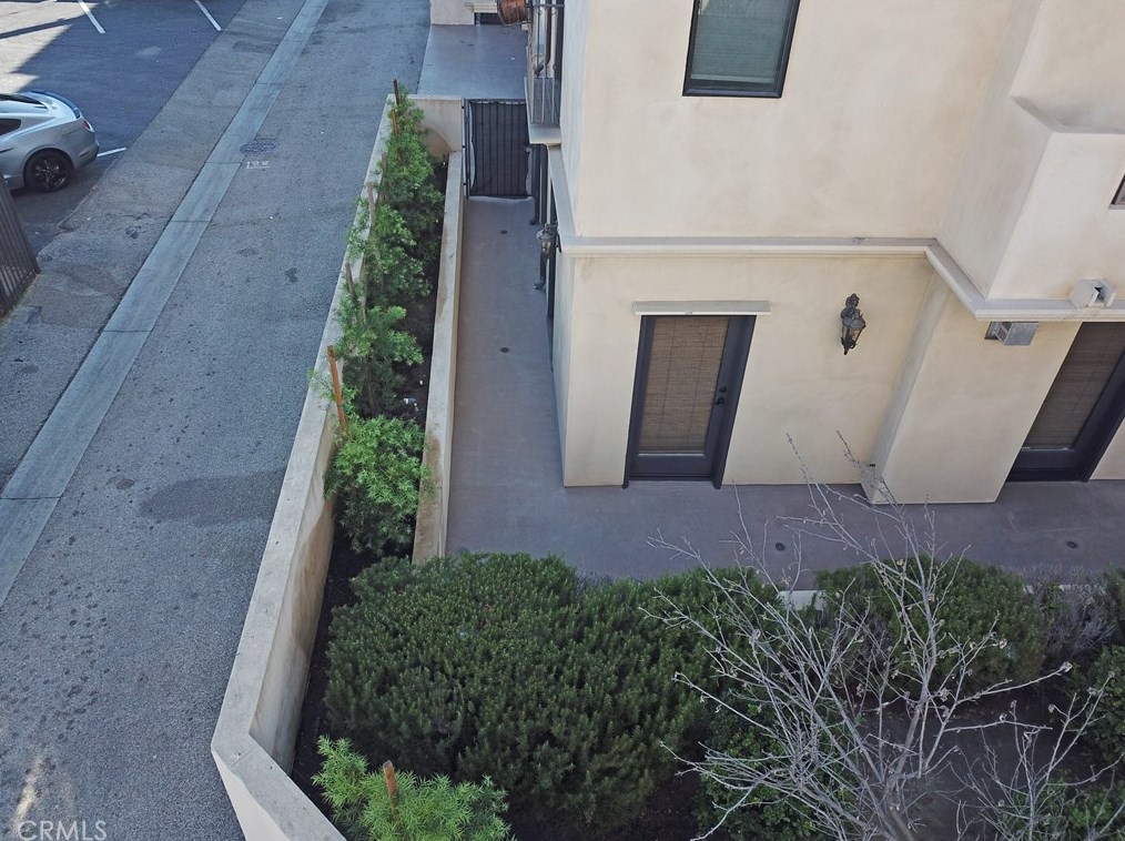 1215 Armacost Ave, Los Angeles CA  90025-1443 exterior