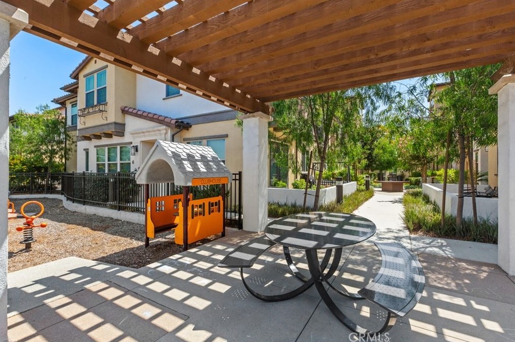 1040 Harbor Blvd, Santa Ana CA 92704-1668 exterior