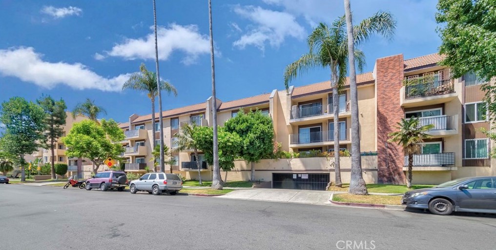 433 Manhattan Pl, Los Angeles CA  90020-4168 exterior