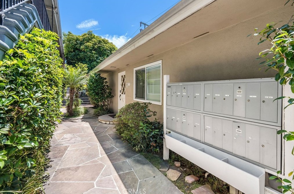 1620 Maple Ave, El Segundo CA  90245-3346 exterior