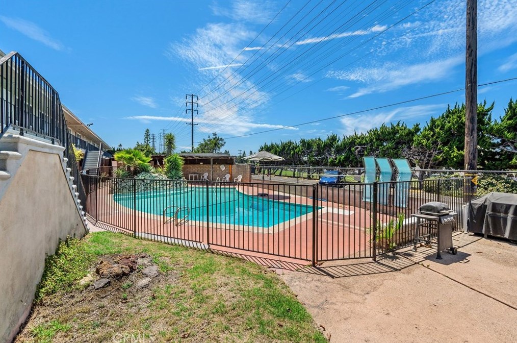 1620 Maple Ave, El Segundo CA  90245-3346 exterior