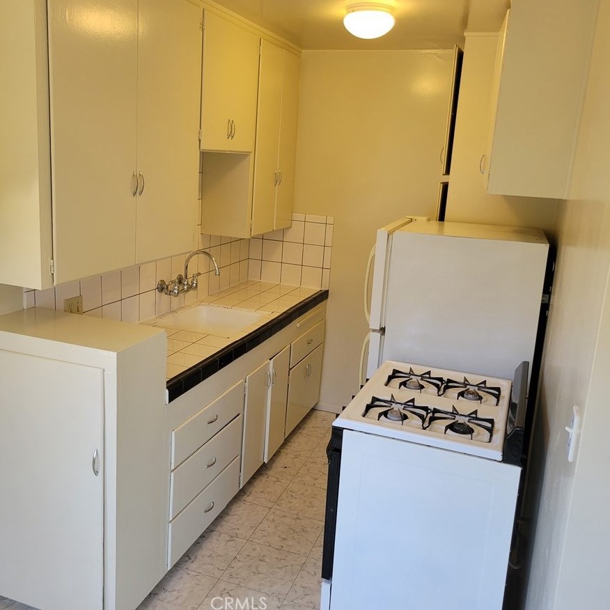 3009 3 St, Long Beach CA  90814-6608 exterior