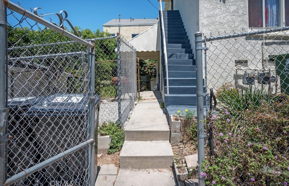 2211 2nd St, Los Angeles CA  90033-4007 exterior