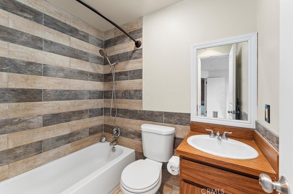 3700 Savanna St, Anaheim CA  92804-3695 exterior