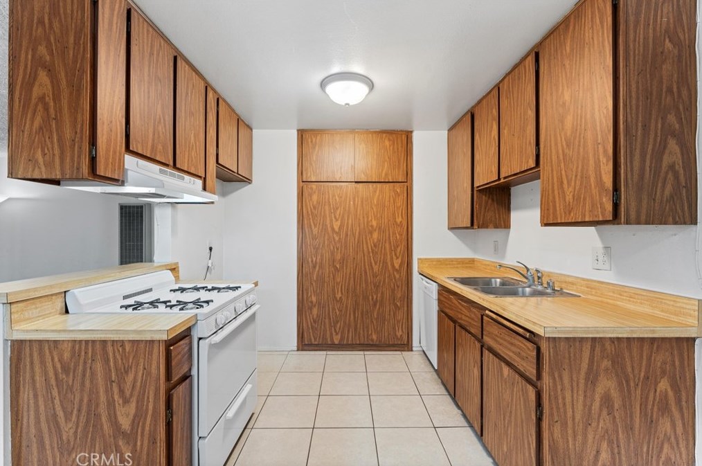 3700 Savanna St, Anaheim CA  92804-3695 exterior