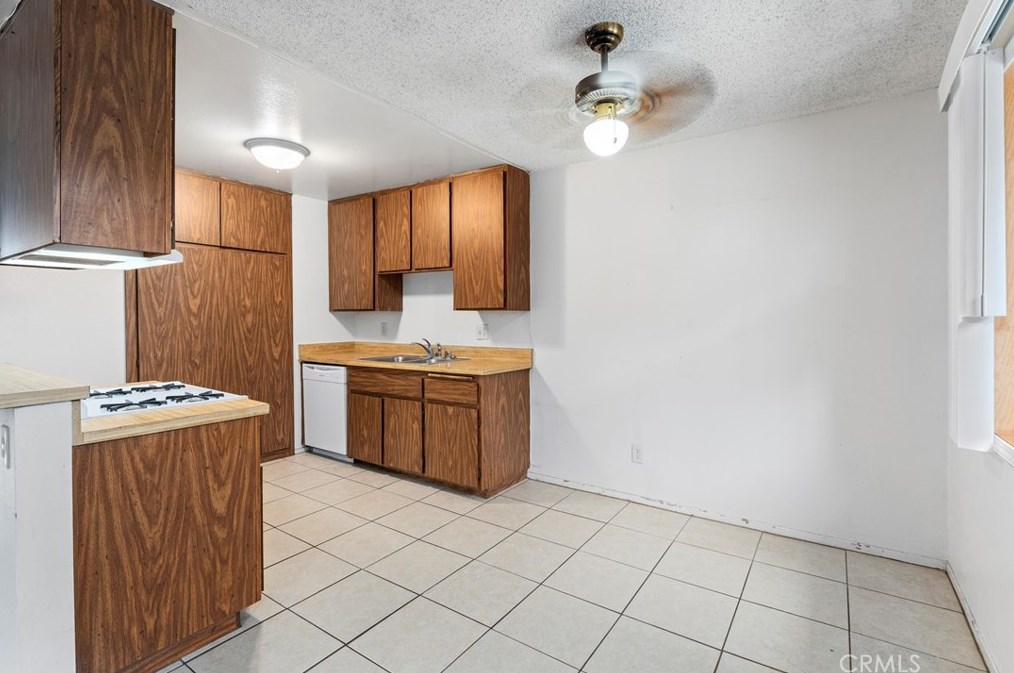 3700 Savanna St, Anaheim CA  92804-3695 exterior