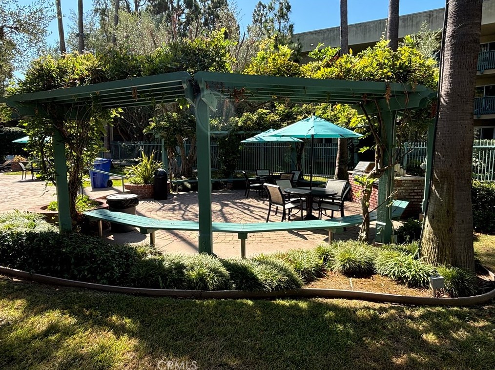 448 Bellflower Blvd, Long Beach CA  90814-2058 exterior