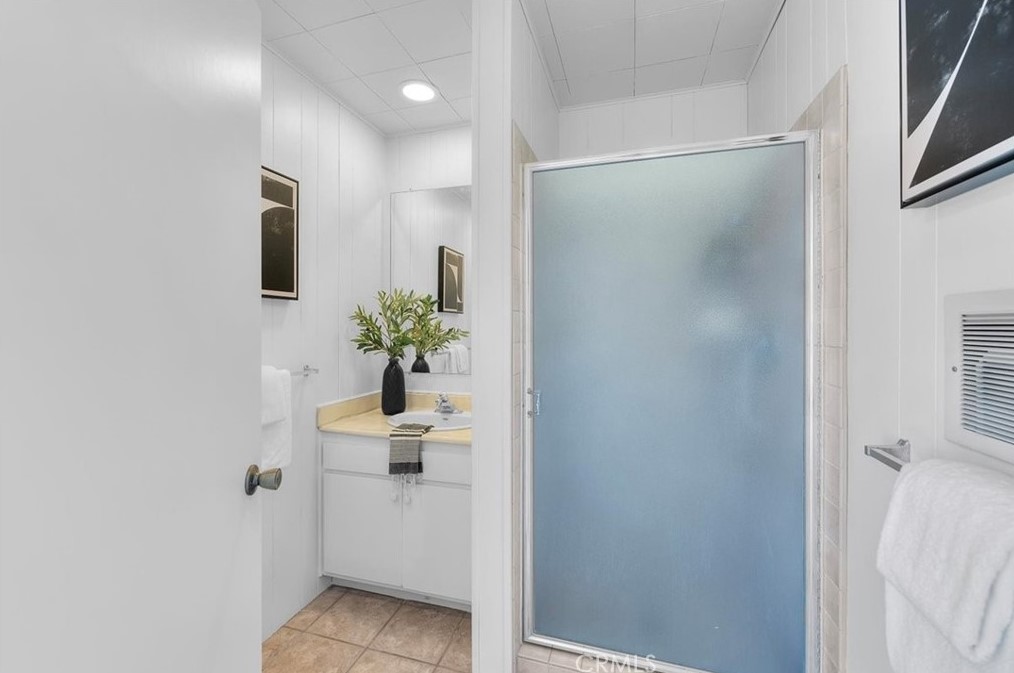 3929 Falcon Ave, Long Beach CA 90805-3648 exterior