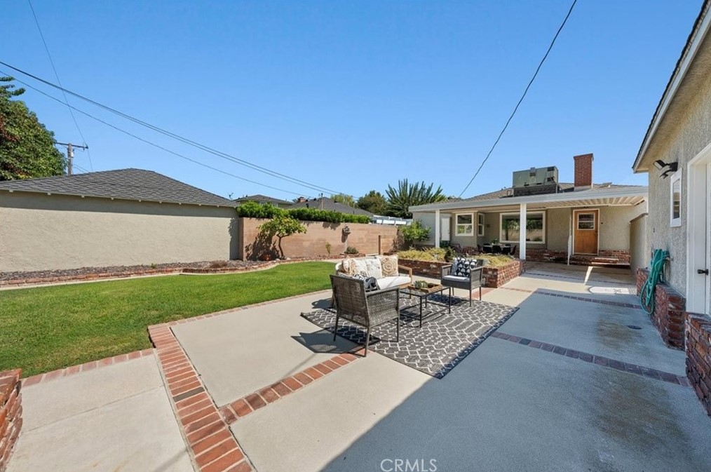 3929 Falcon Ave, Long Beach CA 90805-3648 exterior