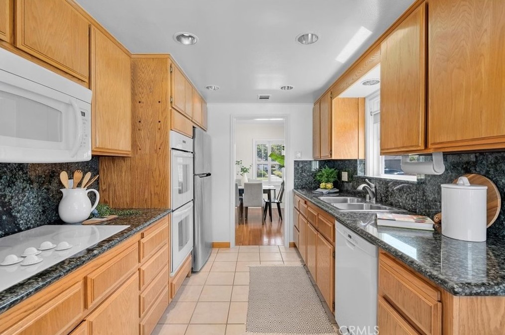 3929 Falcon Ave, Long Beach CA 90805-3648 exterior