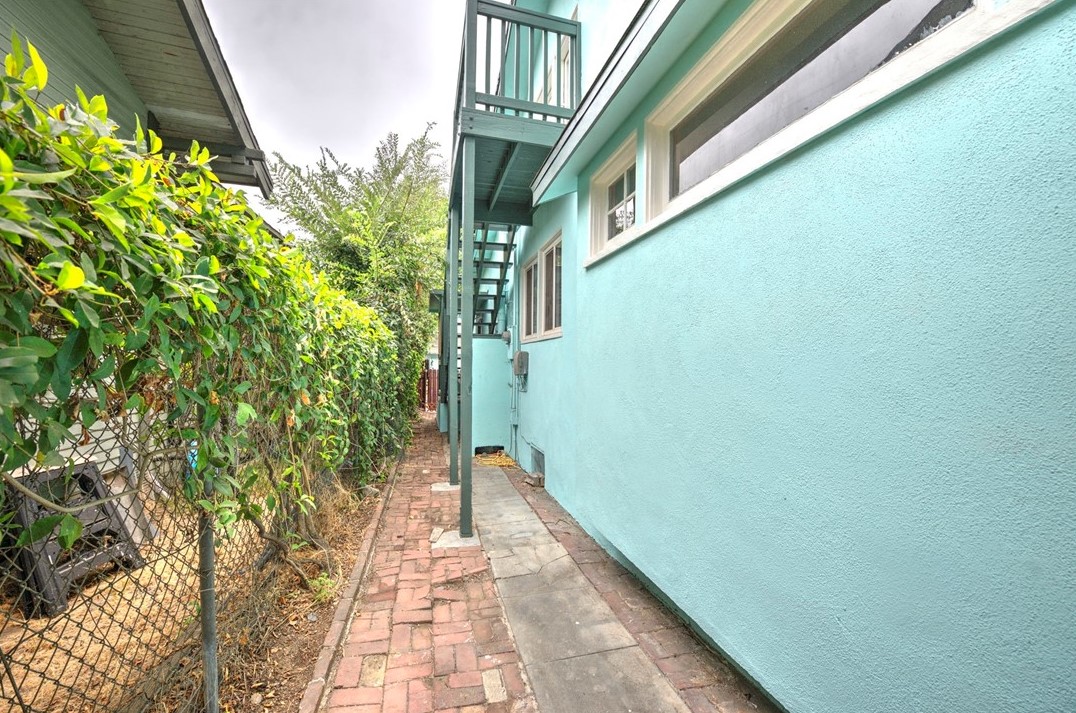 626 Columbia Ave, Pomona CA  91767-4030 exterior