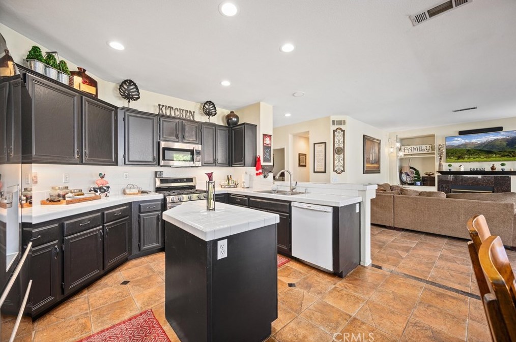 32853 Starlight St, Wildomar CA 92595-8082 exterior