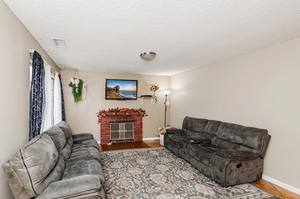 2020 Sultana Ave, Ontario CA  91761-5329 exterior