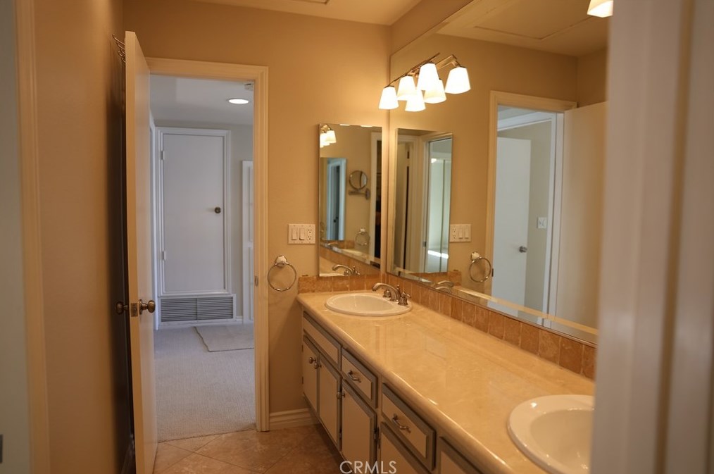 2023 West Wind, Santa Ana CA 92704-7145 exterior