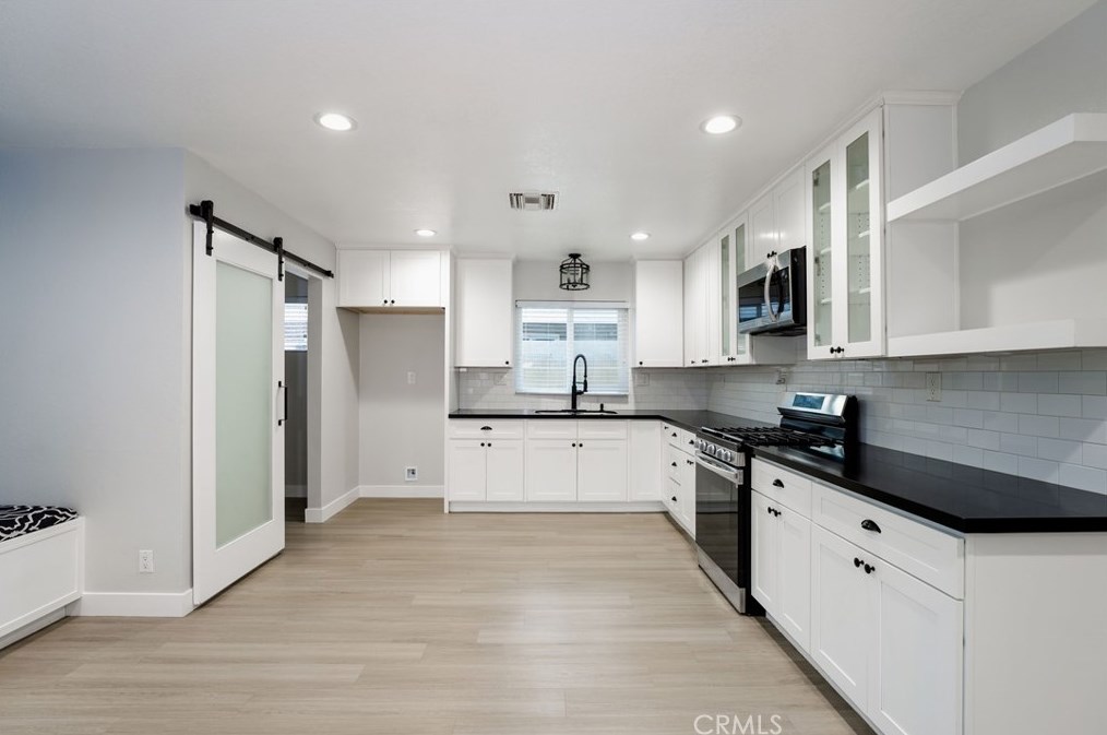 1425 Avalon Ave, Santa Ana CA 92705-7902 exterior