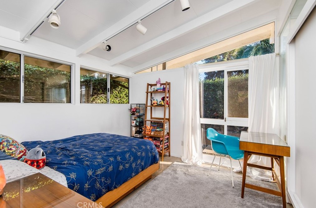 7146 Mezzanine Way, Long Beach CA  90808-4352 exterior