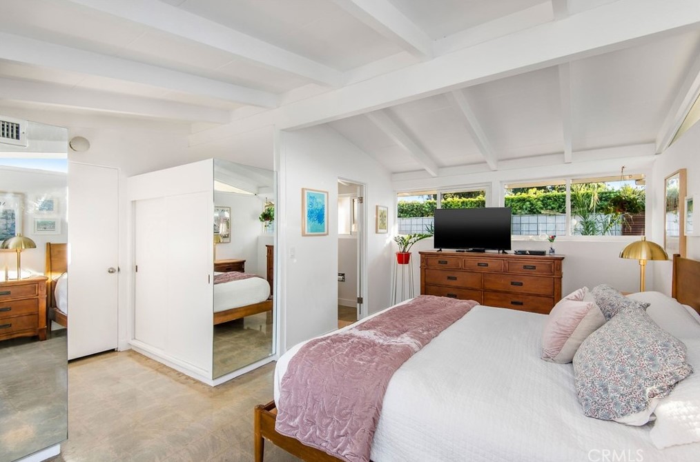 7146 Mezzanine Way, Long Beach CA  90808-4352 exterior