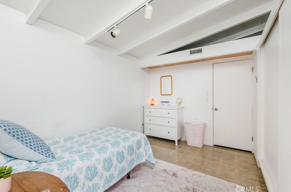 7146 Mezzanine Way, Long Beach CA  90808-4352 exterior