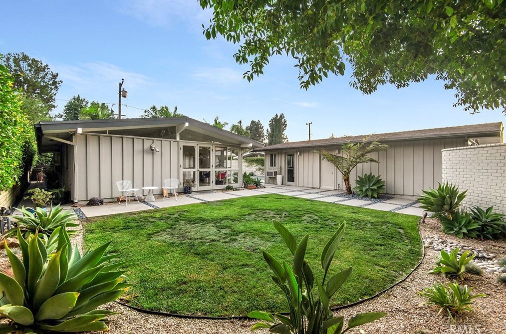 7146 Mezzanine Way, Long Beach CA  90808-4352 exterior