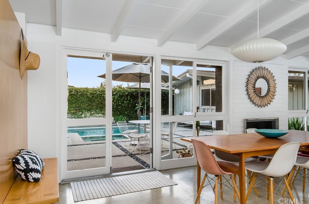 7146 Mezzanine Way, Long Beach CA  90808-4352 exterior