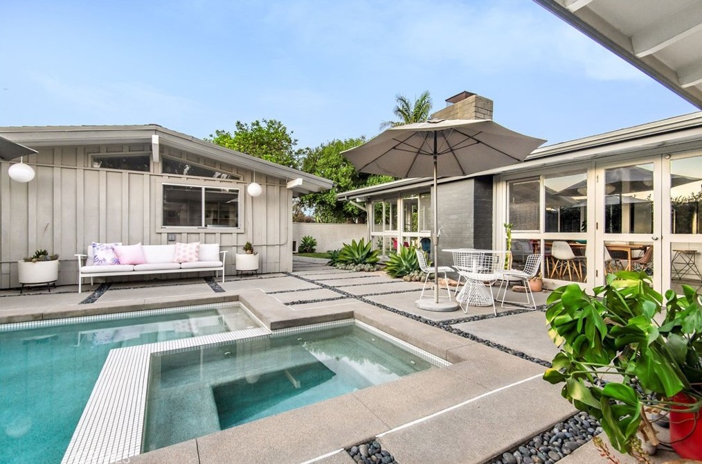 7146 Mezzanine Way, Long Beach CA  90808-4352 exterior
