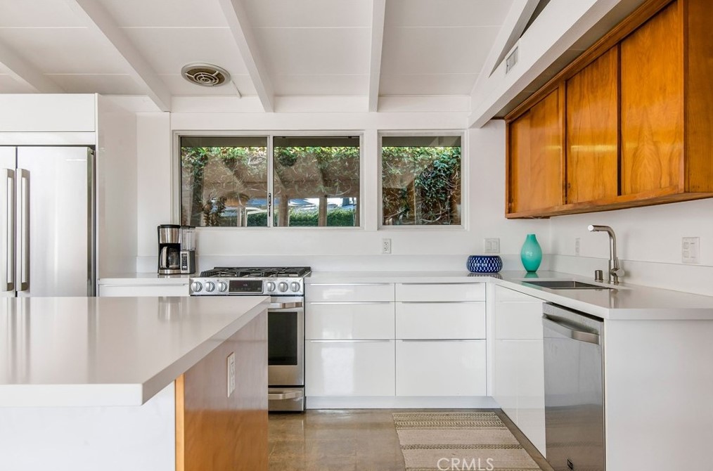 7146 Mezzanine Way, Long Beach CA  90808-4352 exterior