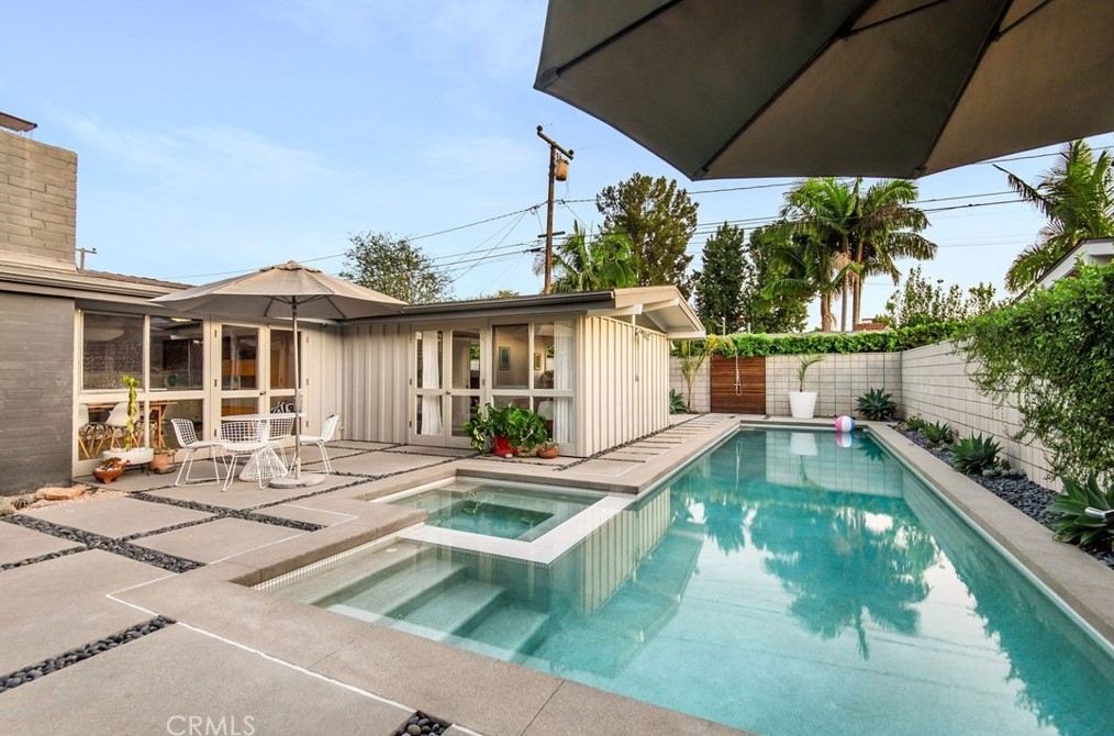 7146 Mezzanine Way, Long Beach CA  90808-4352 exterior