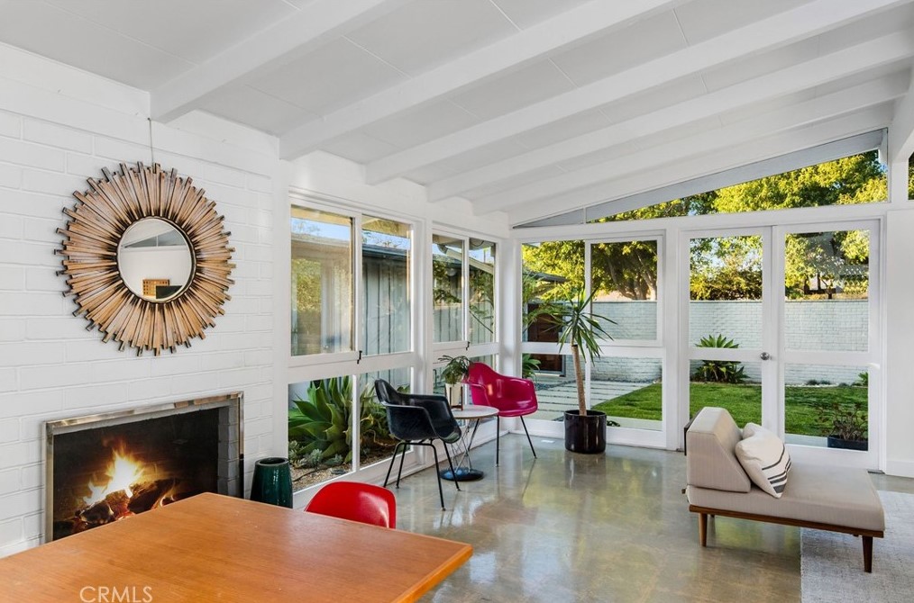 7146 Mezzanine Way, Long Beach CA  90808-4352 exterior