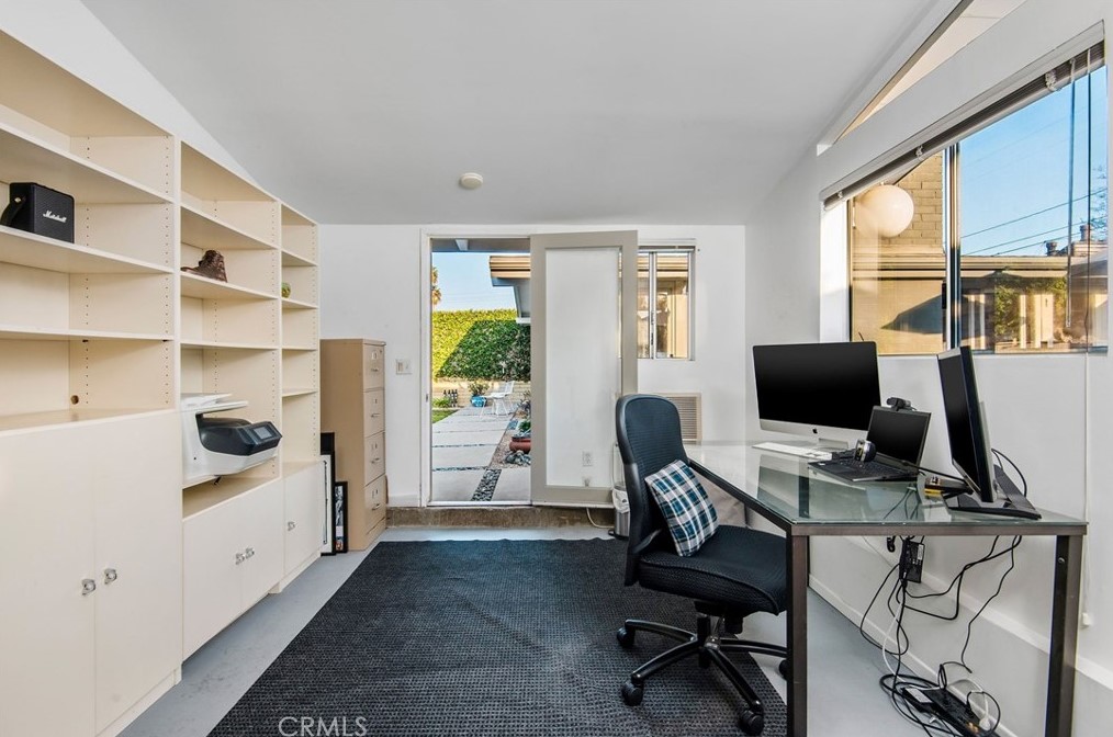 7146 Mezzanine Way, Long Beach CA  90808-4352 exterior