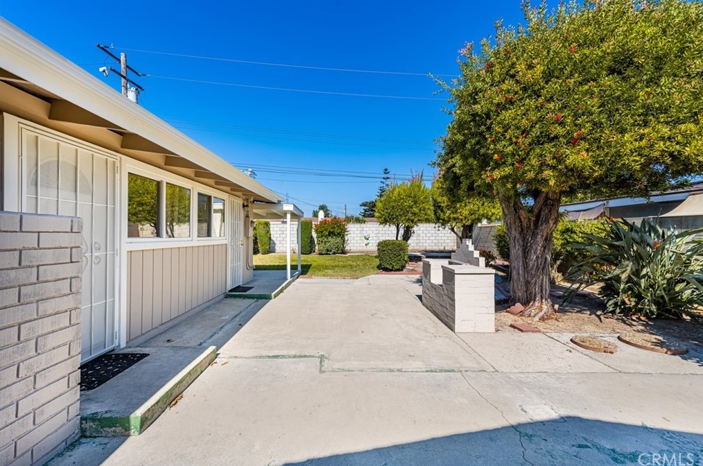 9581 Decker Ave, Anaheim CA  92804-6324 exterior