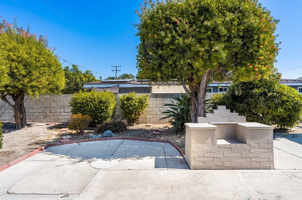 9581 Decker Ave, Anaheim CA  92804-6324 exterior