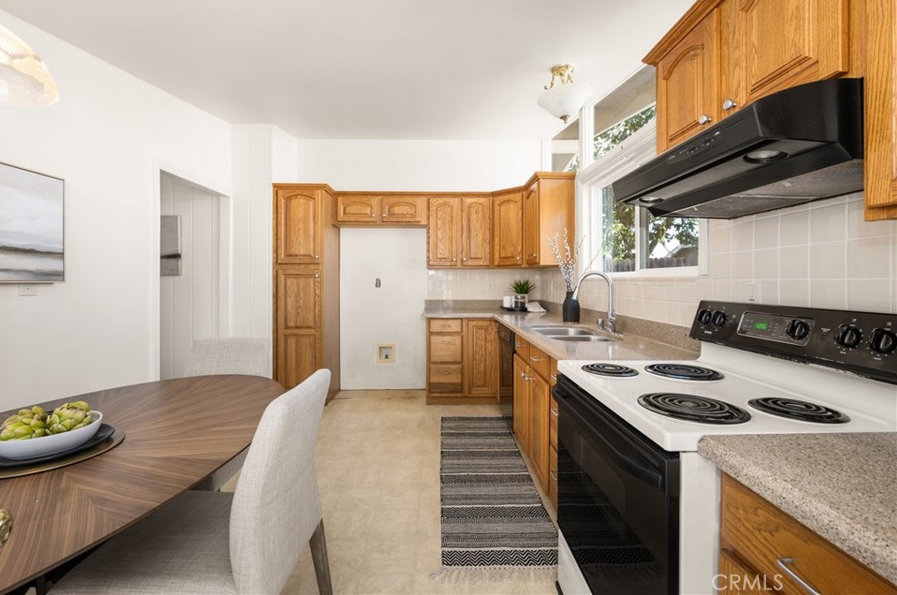 9581 Decker Ave, Anaheim CA  92804-6324 exterior