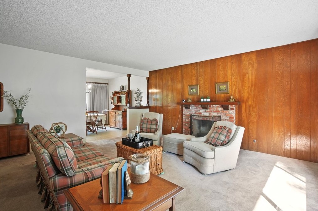 2218 Wright St, Santa Ana CA 92701-3240 exterior