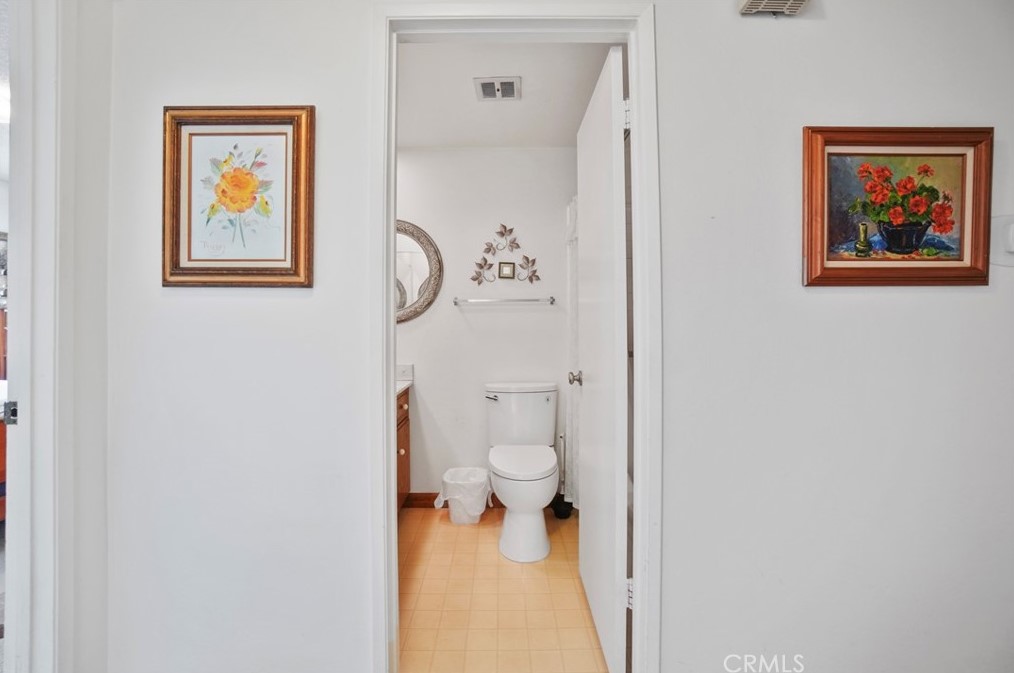 2218 Wright St, Santa Ana CA 92701-3240 exterior