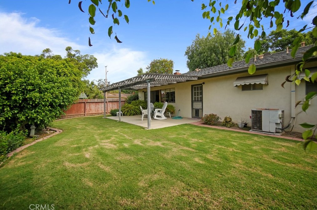 2218 Wright St, Santa Ana CA 92701-3240 exterior