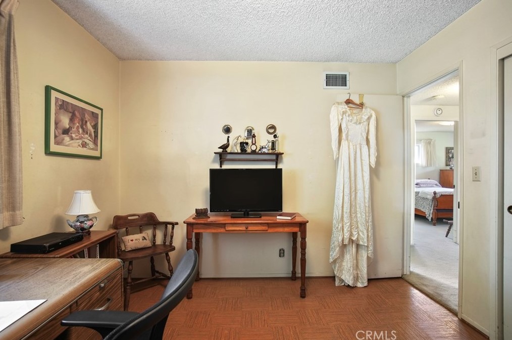 2218 Wright St, Santa Ana CA 92701-3240 exterior