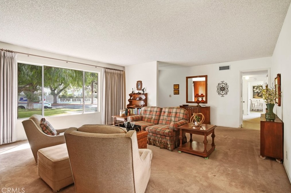 2218 Wright St, Santa Ana CA 92701-3240 exterior