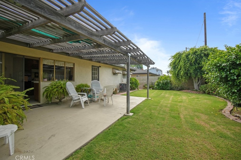 2218 Wright St, Santa Ana CA 92701-3240 exterior