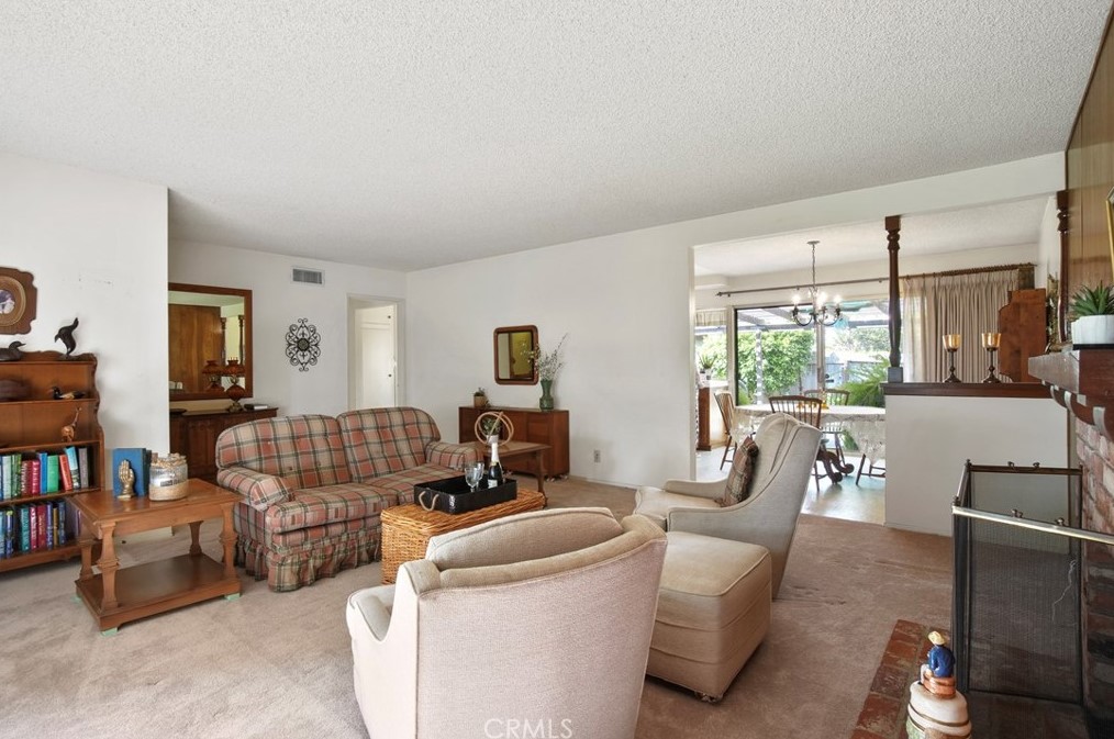 2218 Wright St, Santa Ana CA 92701-3240 exterior