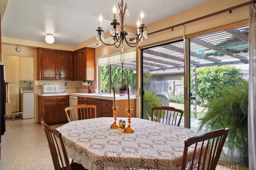 2218 Wright St, Santa Ana CA 92701-3240 exterior