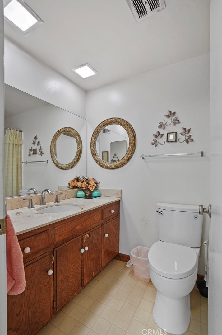 2218 Wright St, Santa Ana CA 92701-3240 exterior