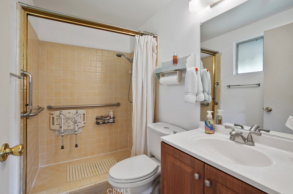 2218 Wright St, Santa Ana CA 92701-3240 exterior