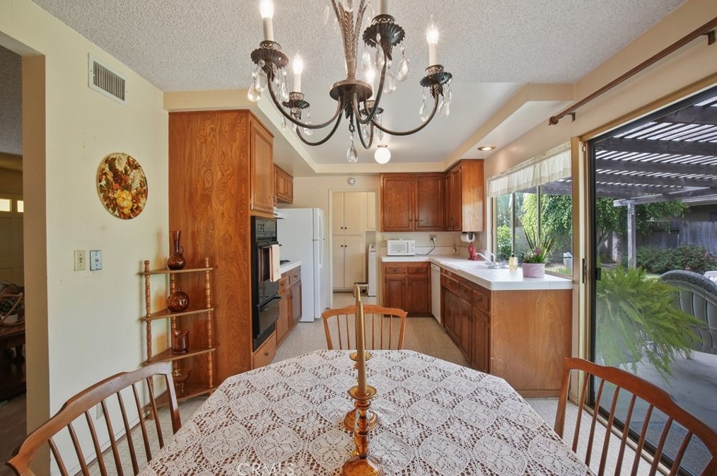 2218 Wright St, Santa Ana CA 92701-3240 exterior