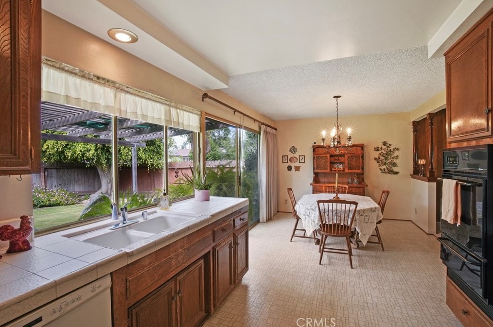 2218 Wright St, Santa Ana CA 92701-3240 exterior