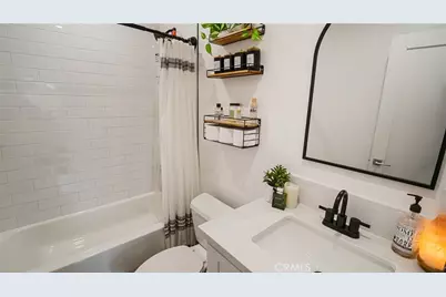 237 W 6th Street, Long Beach, CA 90802 - Photo 27