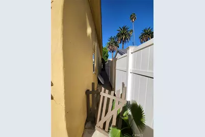 1240 S Muirfield Road, Los Angeles, CA 90019 - Photo 3